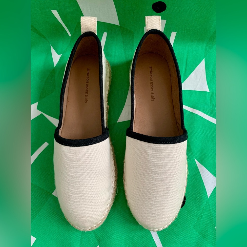 NWOT Espadrille Slip-On Flats Amazon Essentials Size 8 - Picture 5 of 9